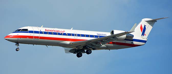 American Eagle Canadair CRJ-200ER CL-600-2B19 N869AS, Los Angeles international Airport, January 19, 2015
